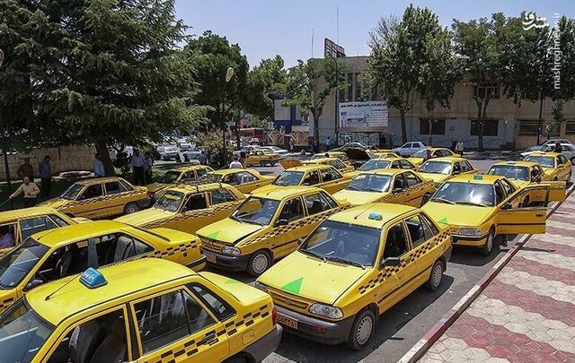 تجمع رانندگان تاکسی در بهارستان تهران