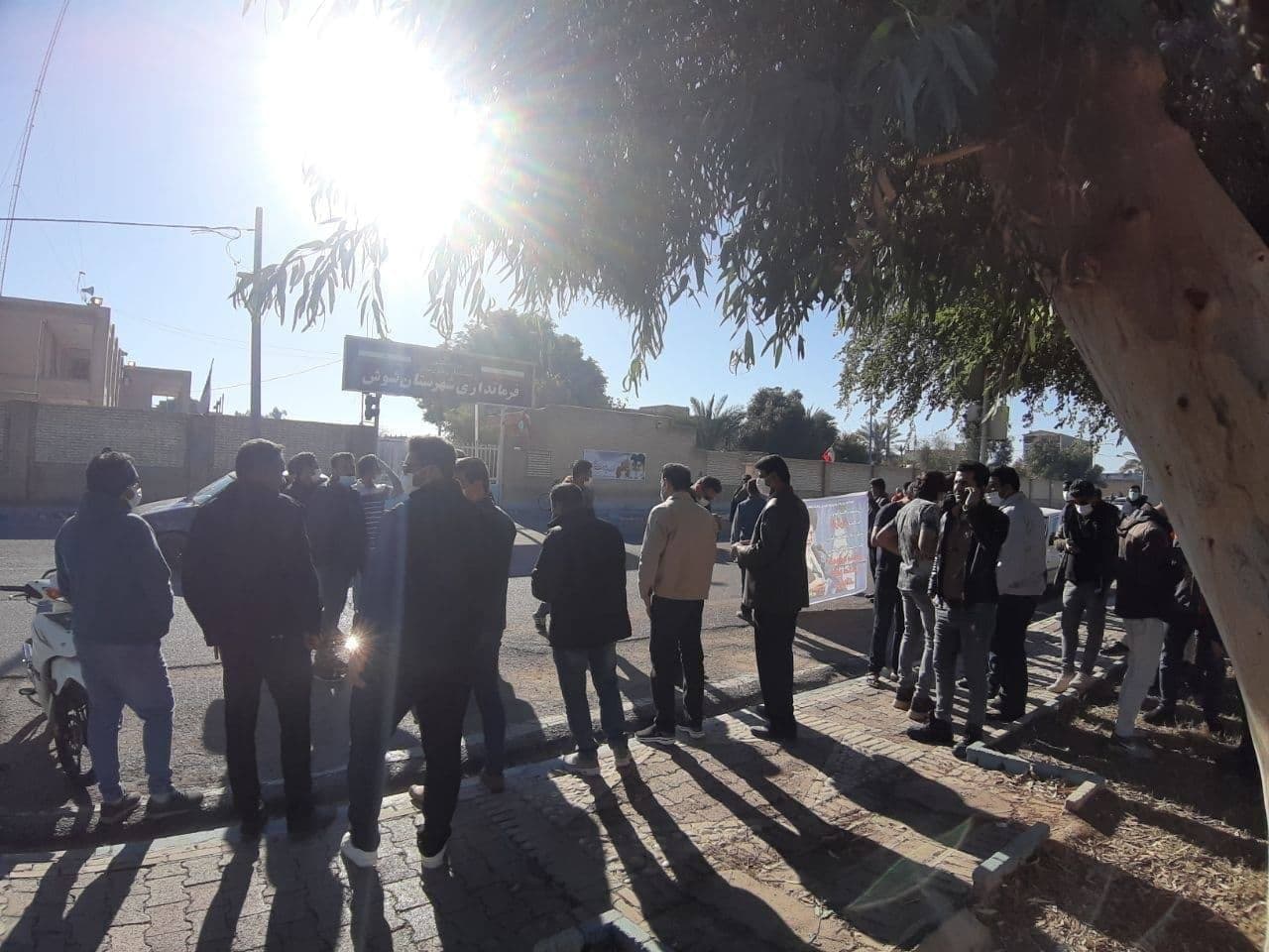 اعتراض کارگران کاغذ پارس مقابل فرمانداری شوش