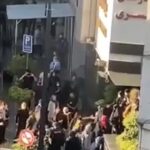 تجمع مقابل بیمارستان کسری در اعتراض به قتل مهسا امینی