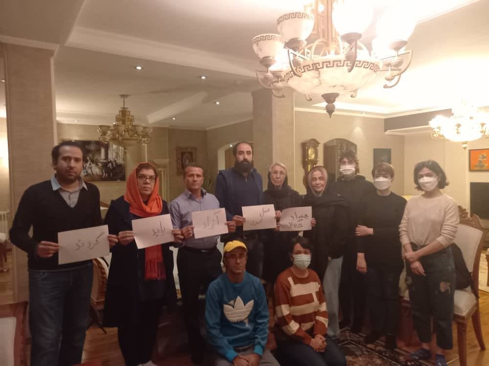دیدار جمعی از فعالان کارگری با خانواده هیراد پیربداقی ‌‌و عسل محمدی