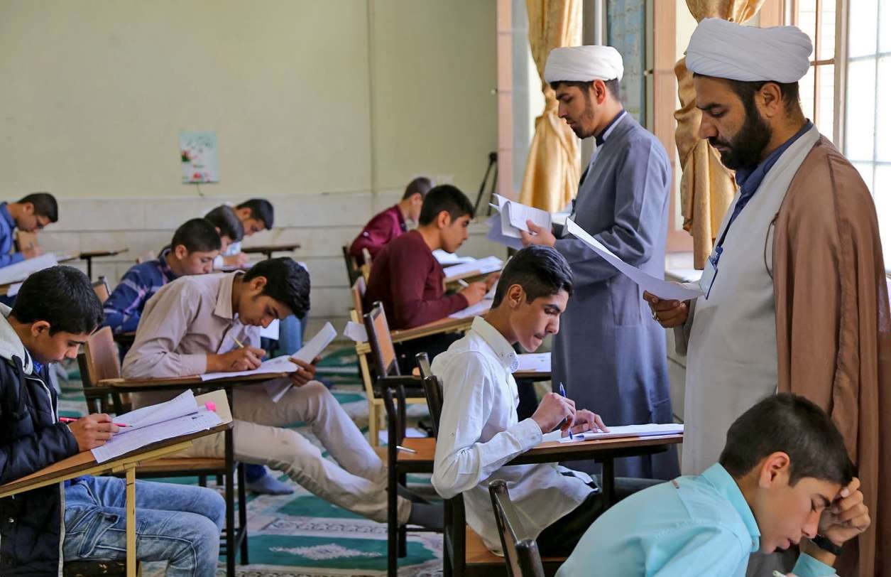 جمهوری اسلامی و مذهبی کردن بیشتر آموزش و پرورش