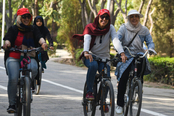 اولویت جمهوری اسلامی ایران ممانعت از دوچرخه سواری زنان
