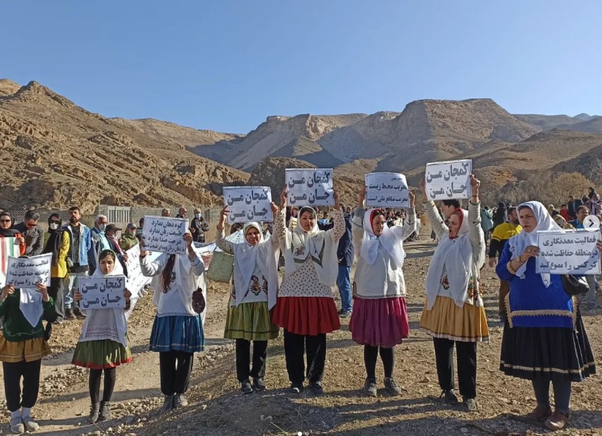 اعتراض اهالی روستاهای برز و کمجان نسبت به تخریب محیط زیست