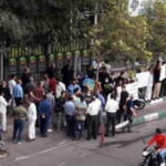 تجمع کارگران داروگر تهران در برابر ساختمان وزارت کار