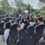 ادامه تجمع اعتراضی پرستاران و کادر درمان در چهارمحال و بختیاری